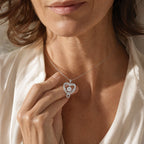Le collier Cœur Éternel porté