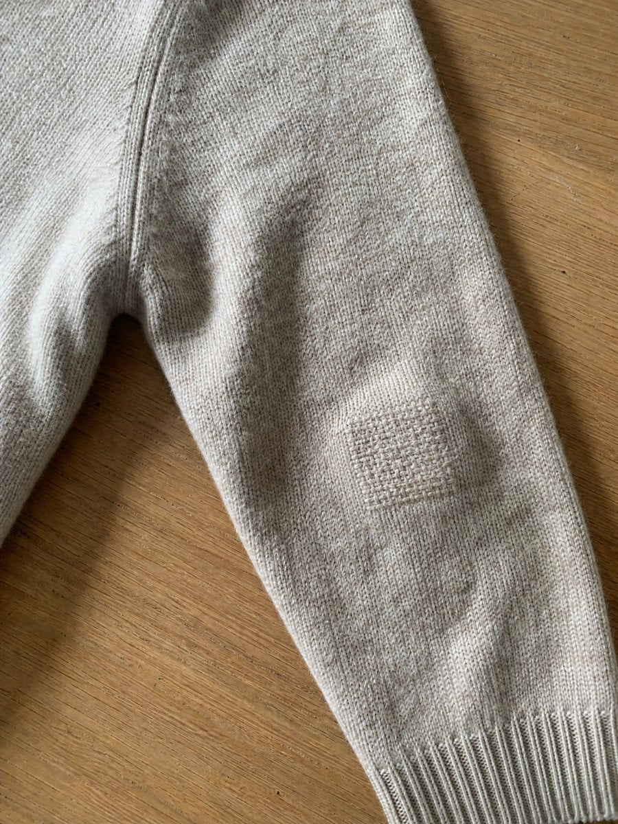 Le même pull reprisé